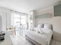 Charming Studio with balcony & pool -Heart of Nice Ξενοδοχεία στην πόλη Fabron