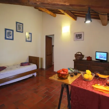 Raffinee Farmhouse with pool views