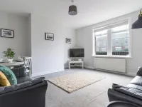 Hawthorn House-Sleeps 4-Pet Friendly-Parking Hotels in Ashington