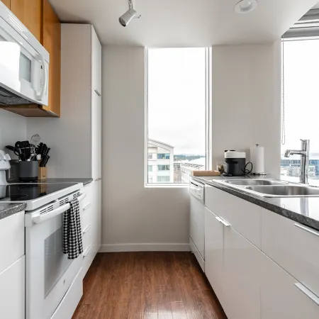 2BR | Rooftop, Gym, Pool | Bellevue | Sophari A