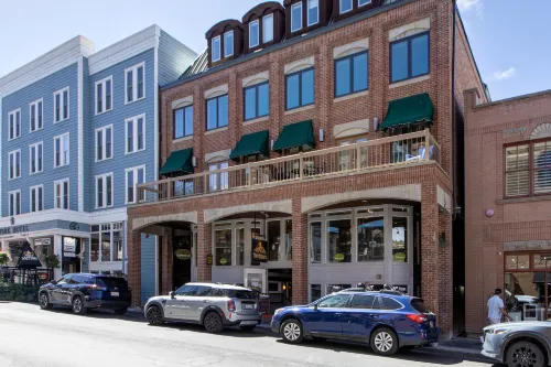 Main Street Condo - Walking Distance to Town Lift