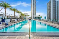 2BR Ocean Penthouse: Private Terrace & Hot Tub