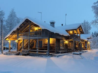 Isokenkäisten Klubi - Wilderness Lodge