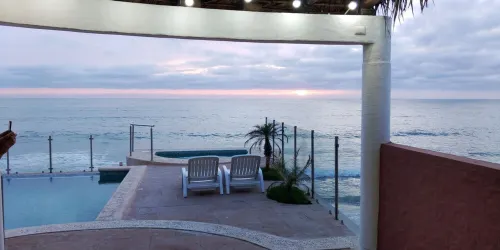 Casa de la Rana! Spacious 6-bedroom Beach Front house in Nuevo Mazatlán