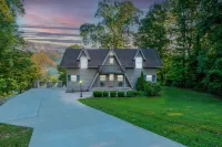 4 Bedrooms, Heated Private Pool, Hot Tub, Game Room, and Water Front View!