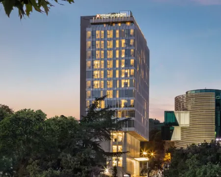 ヒルトン ガーデン イン トビリシ リバービュー トビリシのホテル