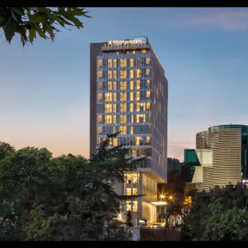 提比里斯河景希爾頓花園飯店
