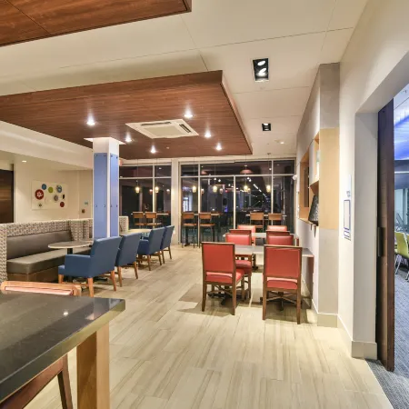 Holiday Inn Express & Suites LEHI - THANKSGIVING POINT by IHG