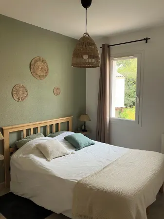 House in Drôme provençale Отели в г. Ньон