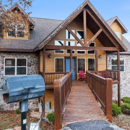 Kemper's Cabin by Silver Dollar City - Ideally Located