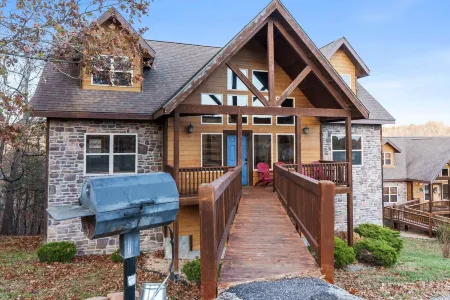 Kemper's Cabin by Silver Dollar City - Ideally Located