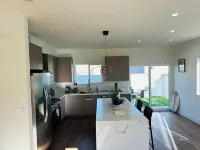 Charming 2-bedroom apartment with WiFi, AC in beautiful Burbank