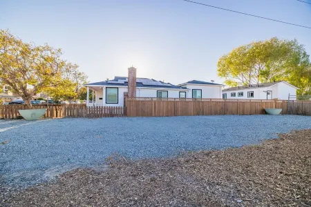 Charming Sky Cove: SFO Haven Отели рядом со станцией Милбрей-Стейшен