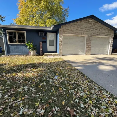 Charming 2-bedroom house with Feather Theme , WiFi in excellent Aurora