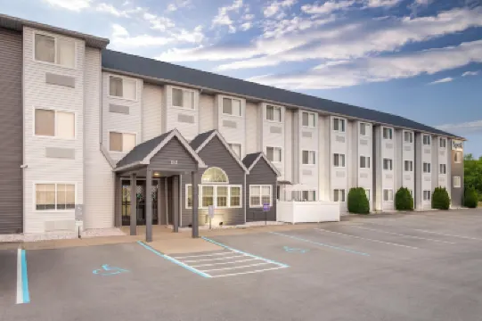 Spark by Hilton Clarion Hotels in Monroe Township
