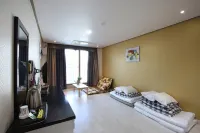 Dorcas Tourist Hostel - Hostels