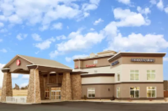 Ramada by Wyndham Drayton Valley Hotels in Drayton Valley