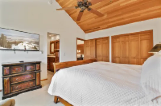 Perfect Getaway! Lakeside at Deer Valley 4bd – Pool, Hot Tub, A/C, Walk to Slopes & Main St Hotels in 