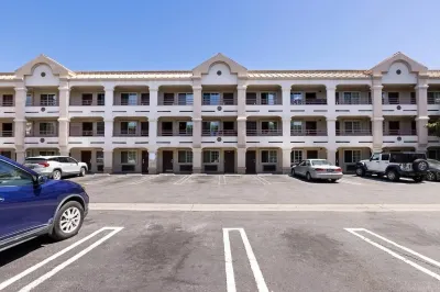 Paradise Lodge - Canoga Park Hotels near Botanic Garden