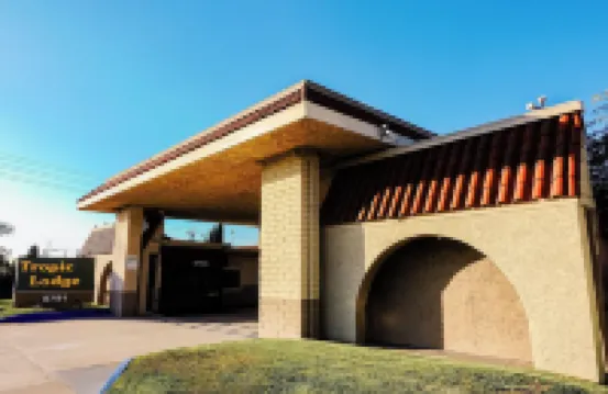 Tropic Lodge