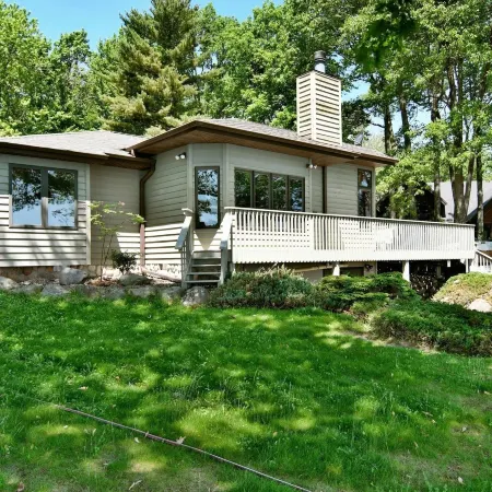 Cheif Lake Lodge 4 Bedroom Home by RedAwning