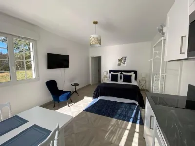 Domaine de Bize Manoir & Appartements Hotel di 