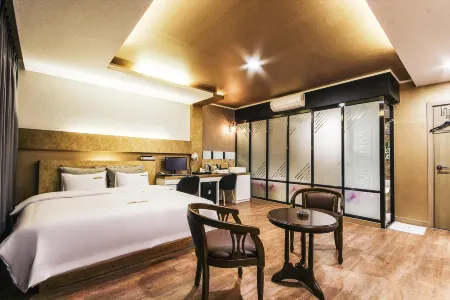 GoldenRoot Hotel in Gimhae