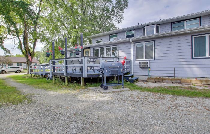 Neenah Home w/ Deck: Near Lake Winnebago