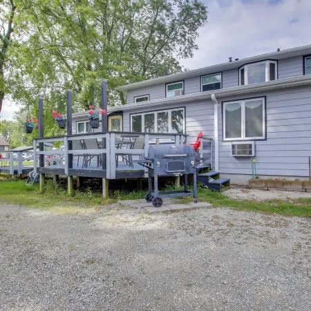Neenah Home w/ Deck: Near Lake Winnebago