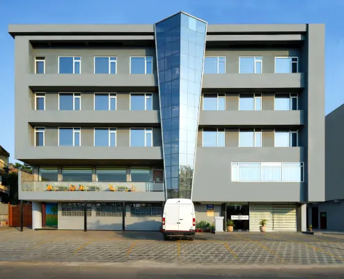 Kyriad Hotel Nashik - ที่มีฟิตเนส