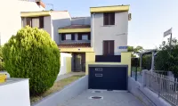 Quiet holiday apartment with balcony