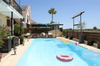 Sea View Oasis, Beach, Pool, Gym - Pools