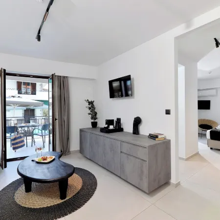 Yianna Hotel Отели в г. Ангистри