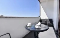 Peaceful Flat Surrounded by Nature