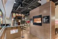 Clarion Hotel & Suites - bar