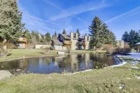 2 Mi to Eagle Lodge! Multi-level Haven w/ Hot Tub - 3 stjerner
