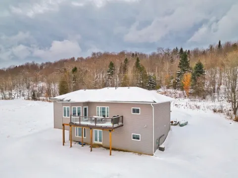 Modern Farmhouse Getaway | 5+ Acres | Family Friendly | Arrowhead | Algonquin