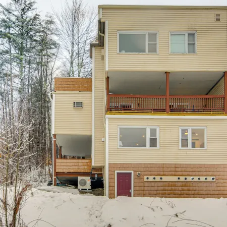 Fully Renovated! Luxe Ski Condo Near Stowe Mtn
