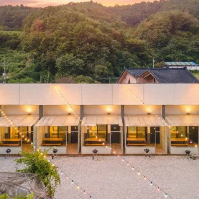 Gapyeong Yeoldudal Spapension&Camping Отели рядом с достопримечательностью «Мемориал вооруженным силам Канады в Капхёне»
