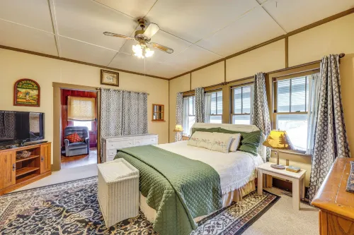 Eureka Springs Vacation Rental < Half-mi to Dtwn! - Country Houses