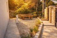 Detached 2-Bedroom House with Private Garden and Terrace. Quiet Location and Pool - Wifi