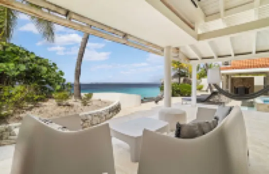 Oceanfront with private beach - 4 bedrooms, 4 bathrooms