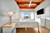 Beachfront Ocean Views Balcony Condo Sleeps 8
