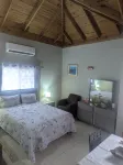2 Bedroom upstairs large flat in Portmore Pines - Apartments