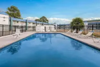 Super 8 by Wyndham Portsmouth - Norfolk