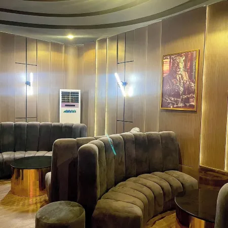 Jay's Wood Hotel And Apartment