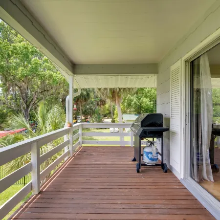 Docks + Balcony: Peaceful River Abode in Dunnellon