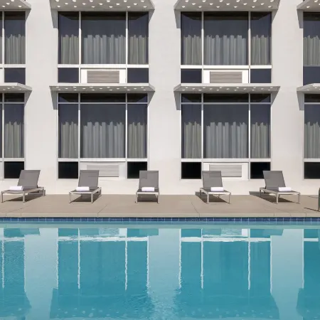 Holiday Inn Express & Suites Phoenix - Midtown by IHG
