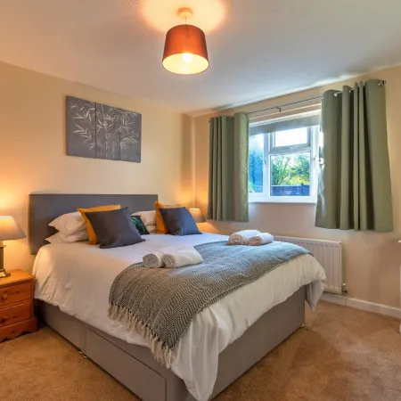 Cozy 3 Bedroom Apartment in Southern Lea