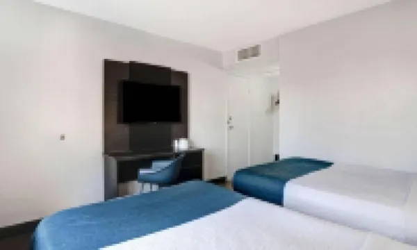 Studio 6 Bakersfield, CA - South